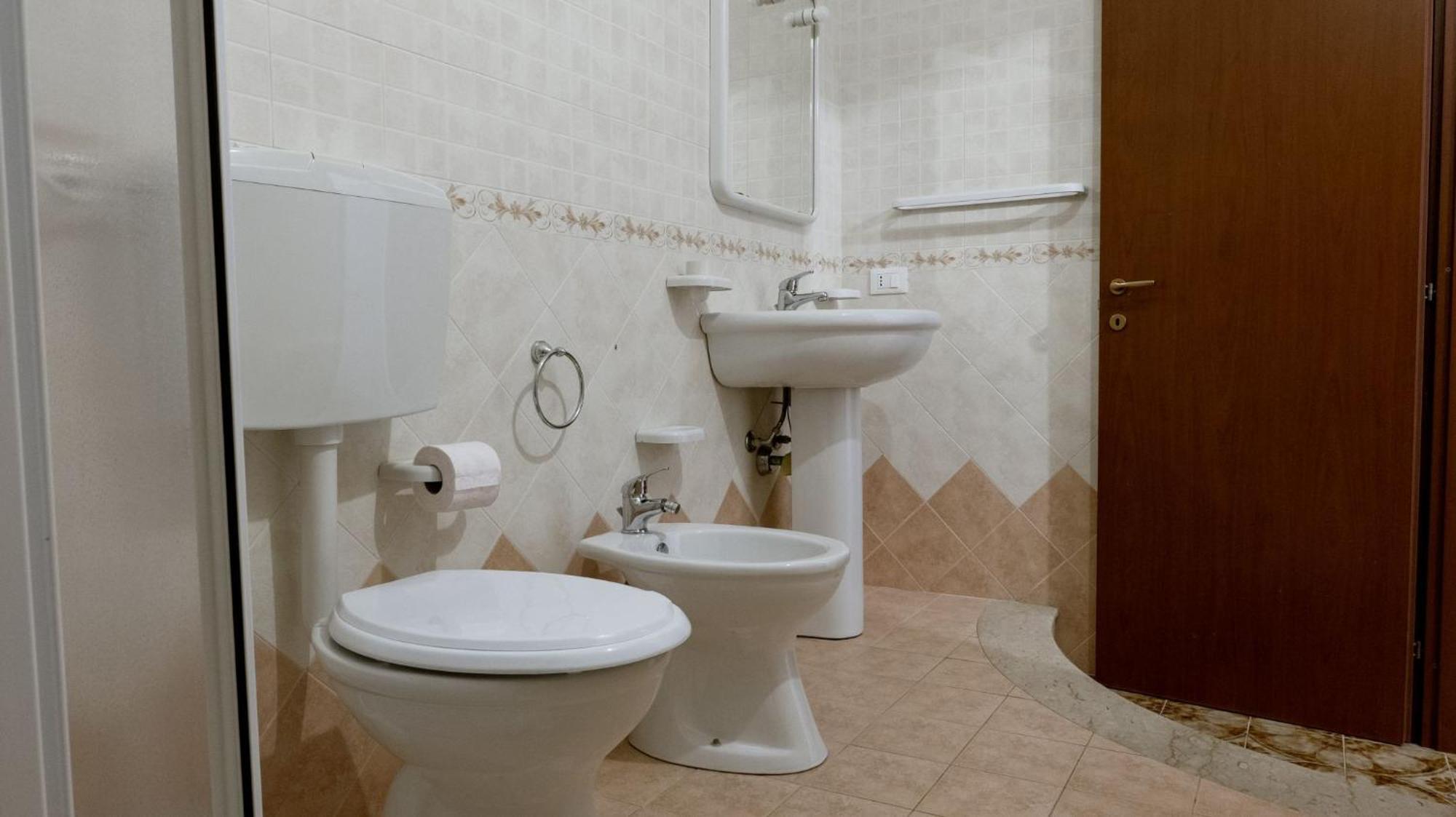 Umari Rooms 卡斯泰拉马莱 外观 照片